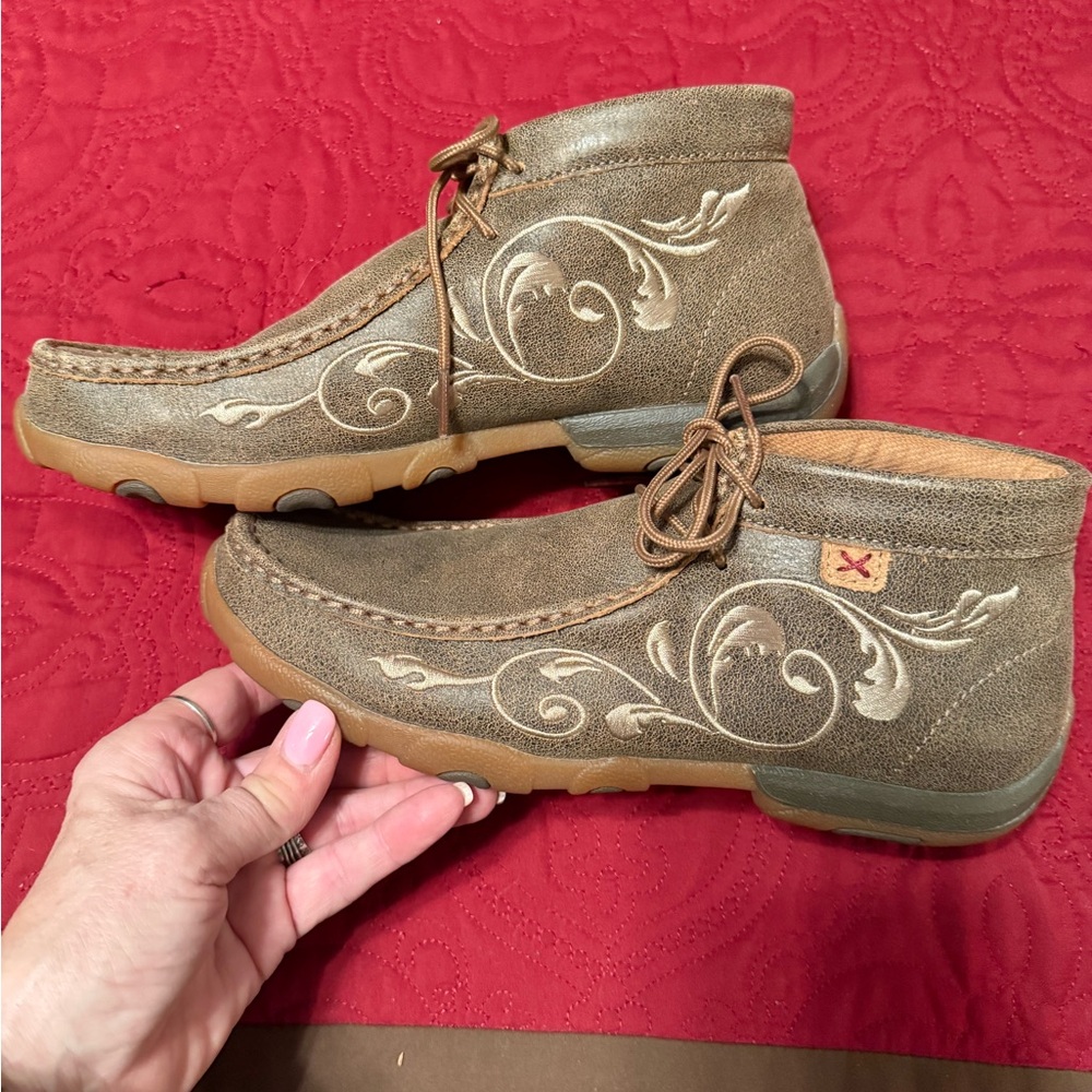 Twisted X Leather ankle shoes with embroidered design stitched - Picture 3 of 7